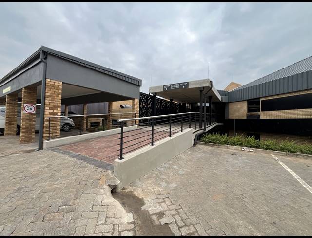 118M² OFFICE TO LET IN SUNNYROCK